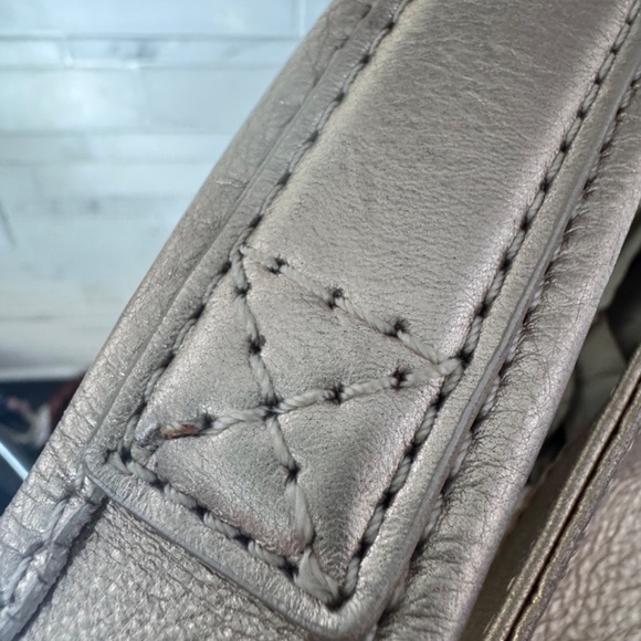 Vintage Michael Kors Leather Metallic Gold Bag Boho shoulder tote  purse - Picture 13 of 17